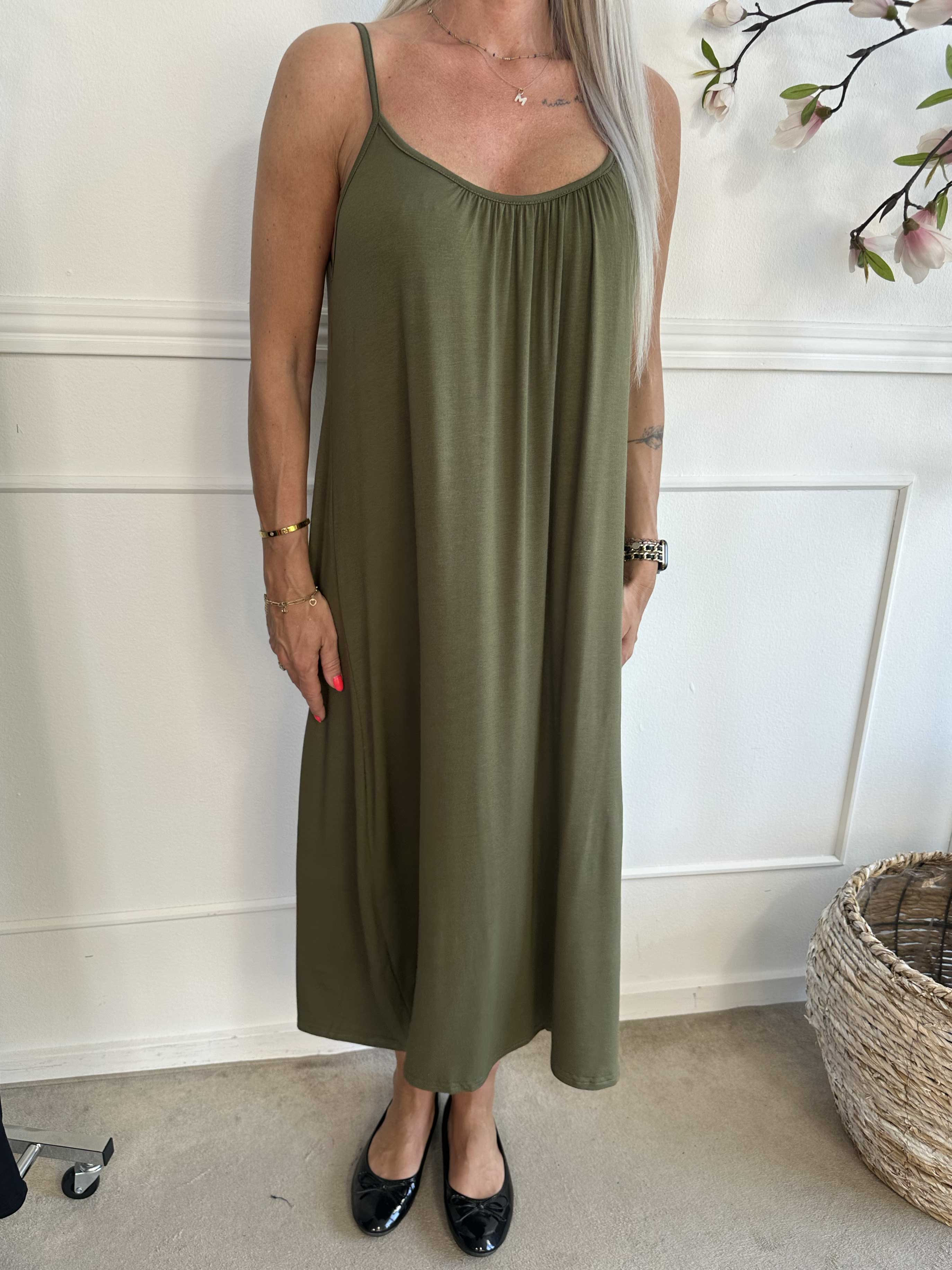 Olivia - Lang stropkjole i viskose